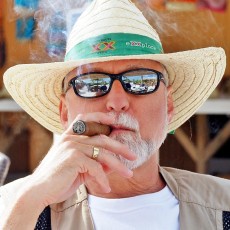 Harry-Cigar1-839x1024